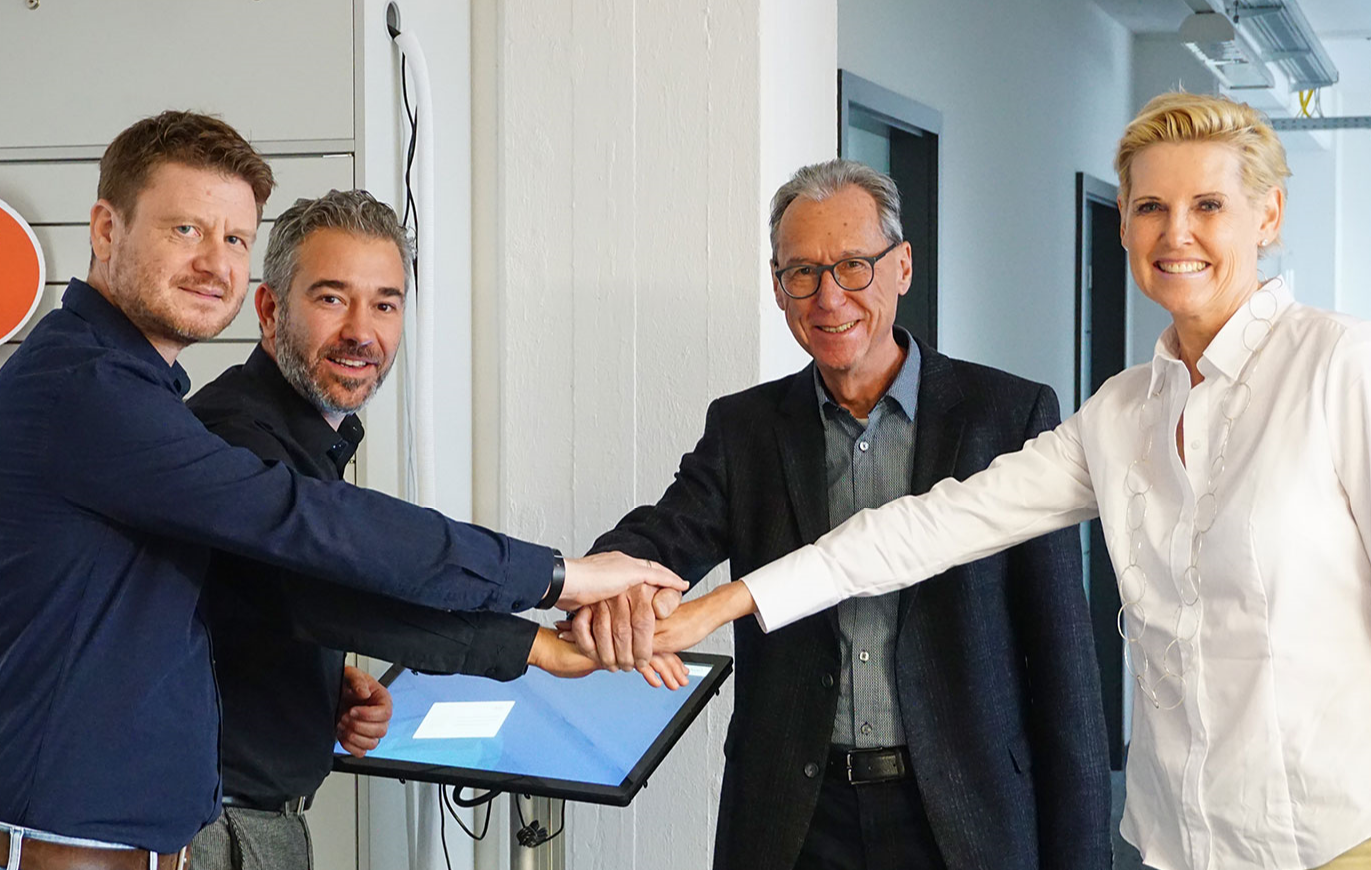Mate Jovic, Marco Gola (Matoma GmbH) Eric Breitenmoser und Valentina Meier (Syspost AG)